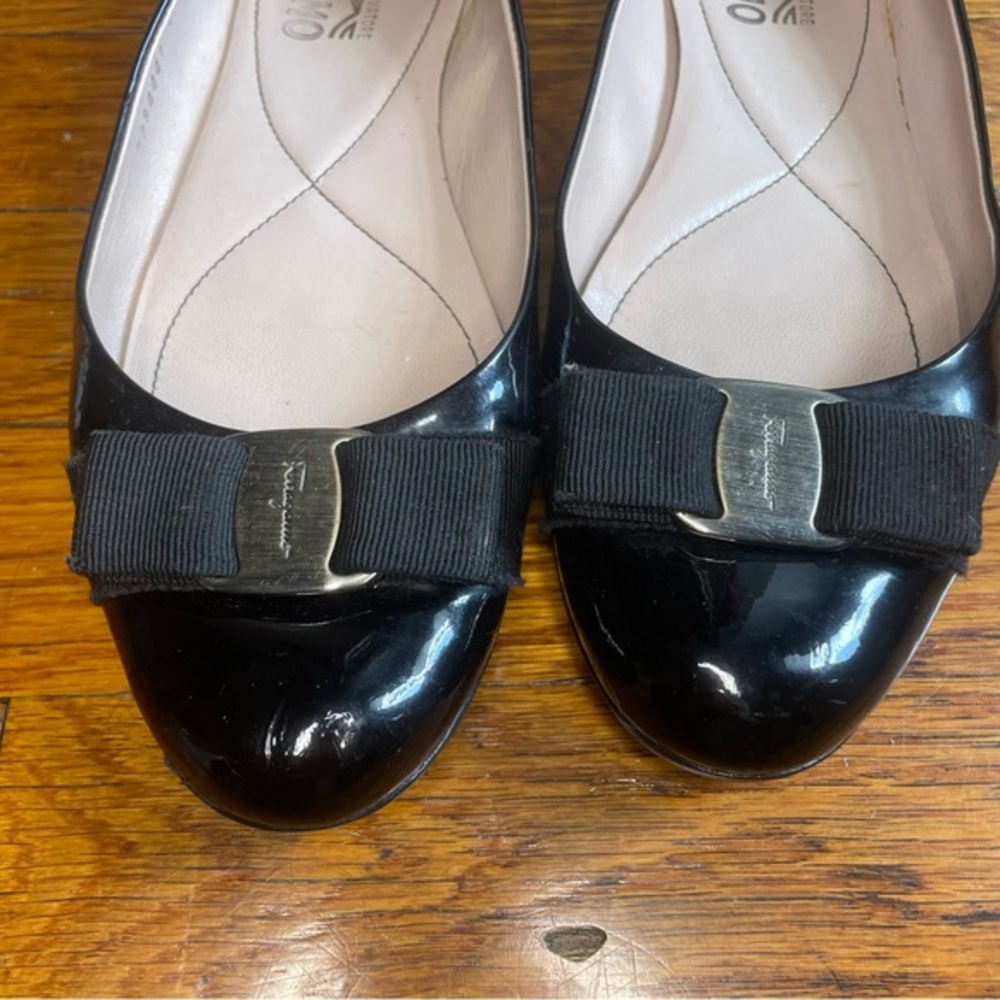 Ferragamo Black Patent Leather Varina Ballet Flats size 8.5B Black & Silver